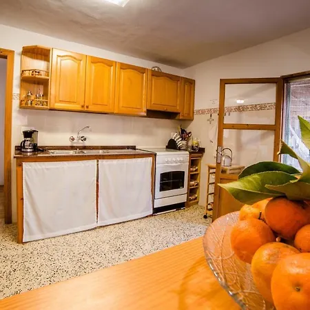 Holiday home Cusina Llombarts