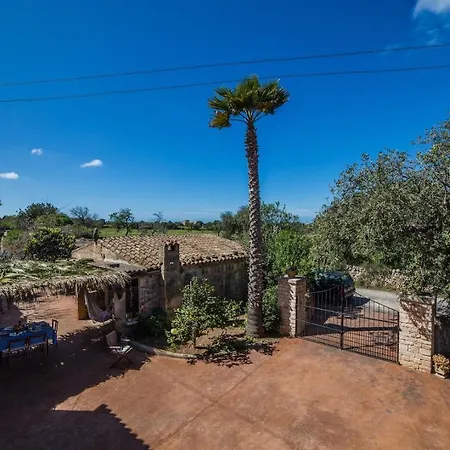 Holiday home Cusina Llombarts